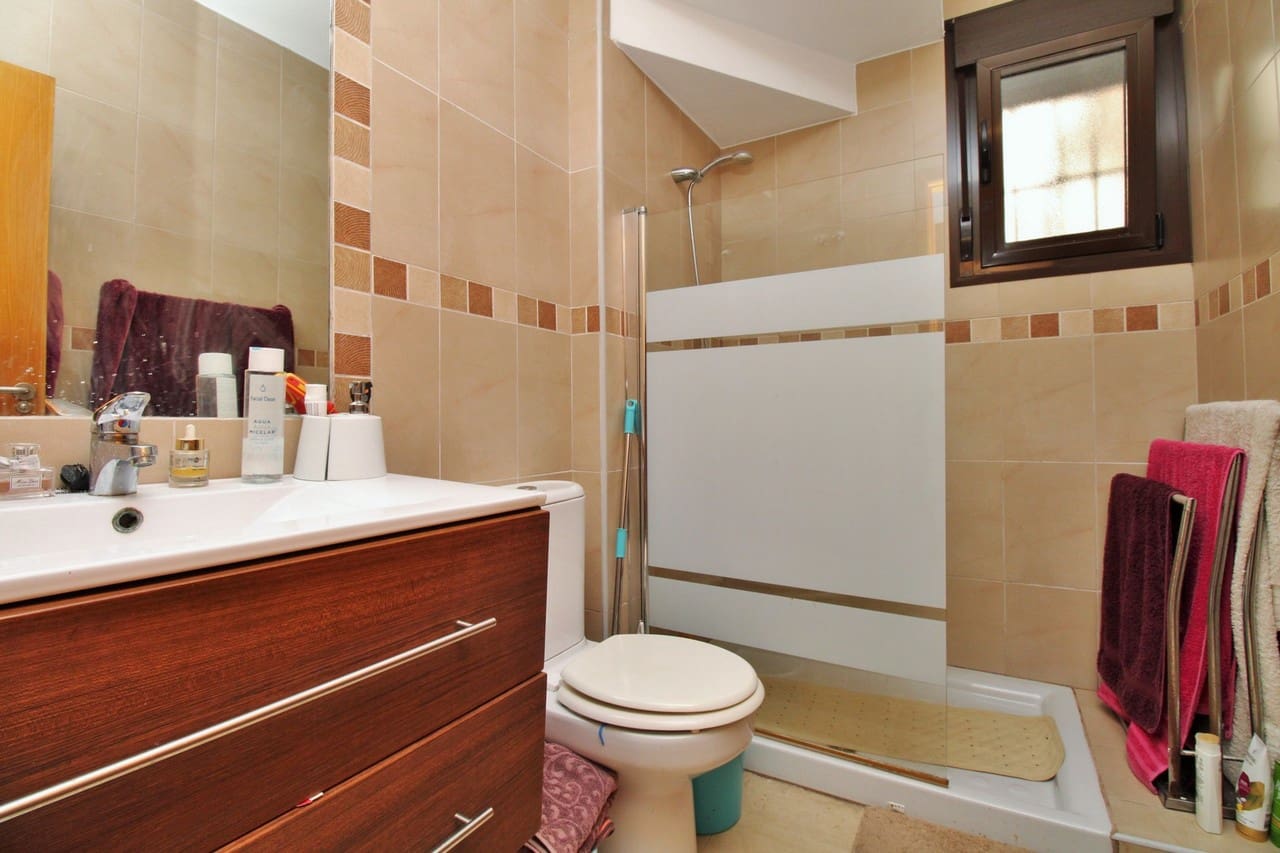 2 soveværelse Villa til salg i Villamartin med swimmingpool - € 259.000 (Ref: 8747137)