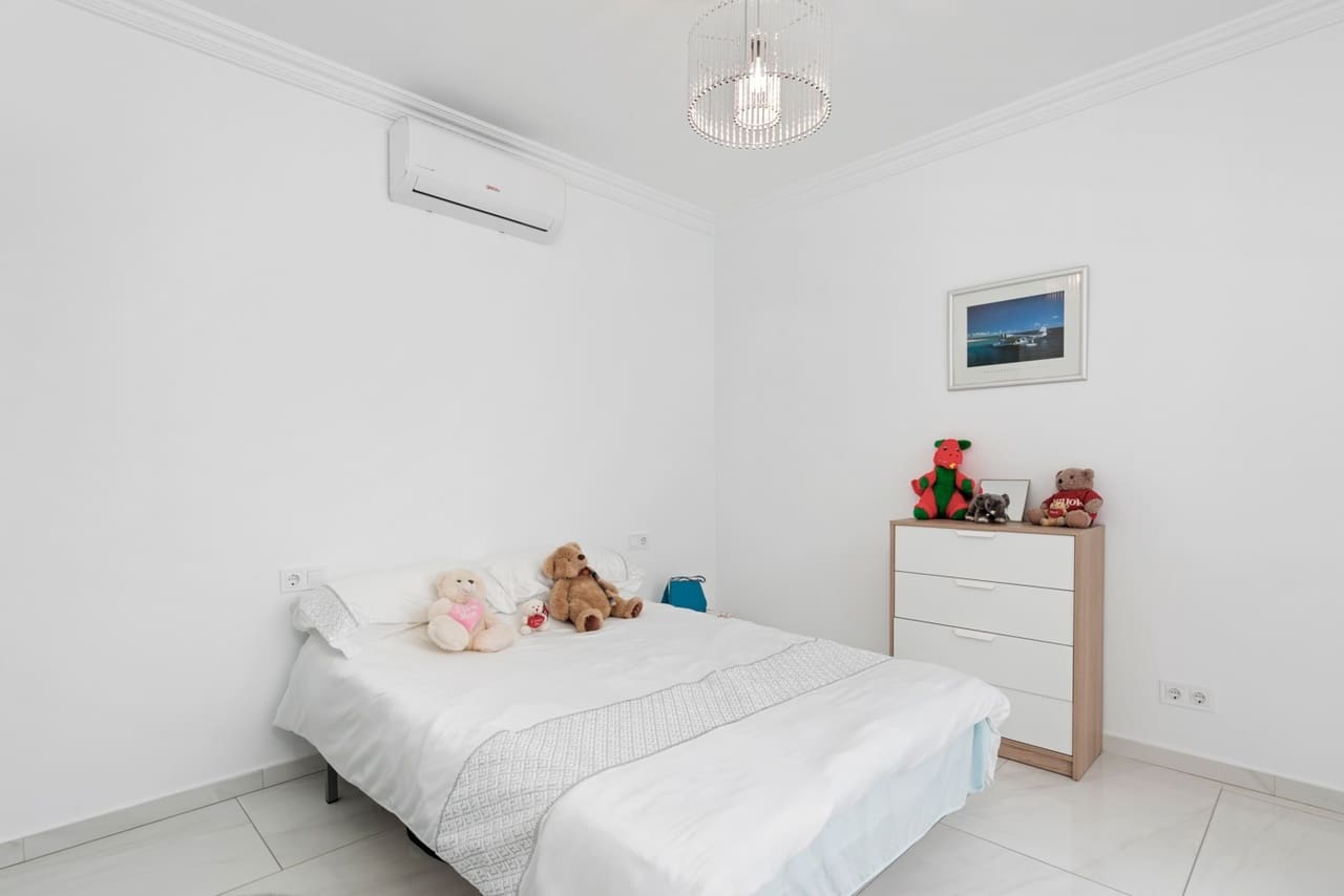 Chalet de 3 habitaciones en Ciudad Quesada en venta con piscina - 675.000 € (Ref: 8763413)