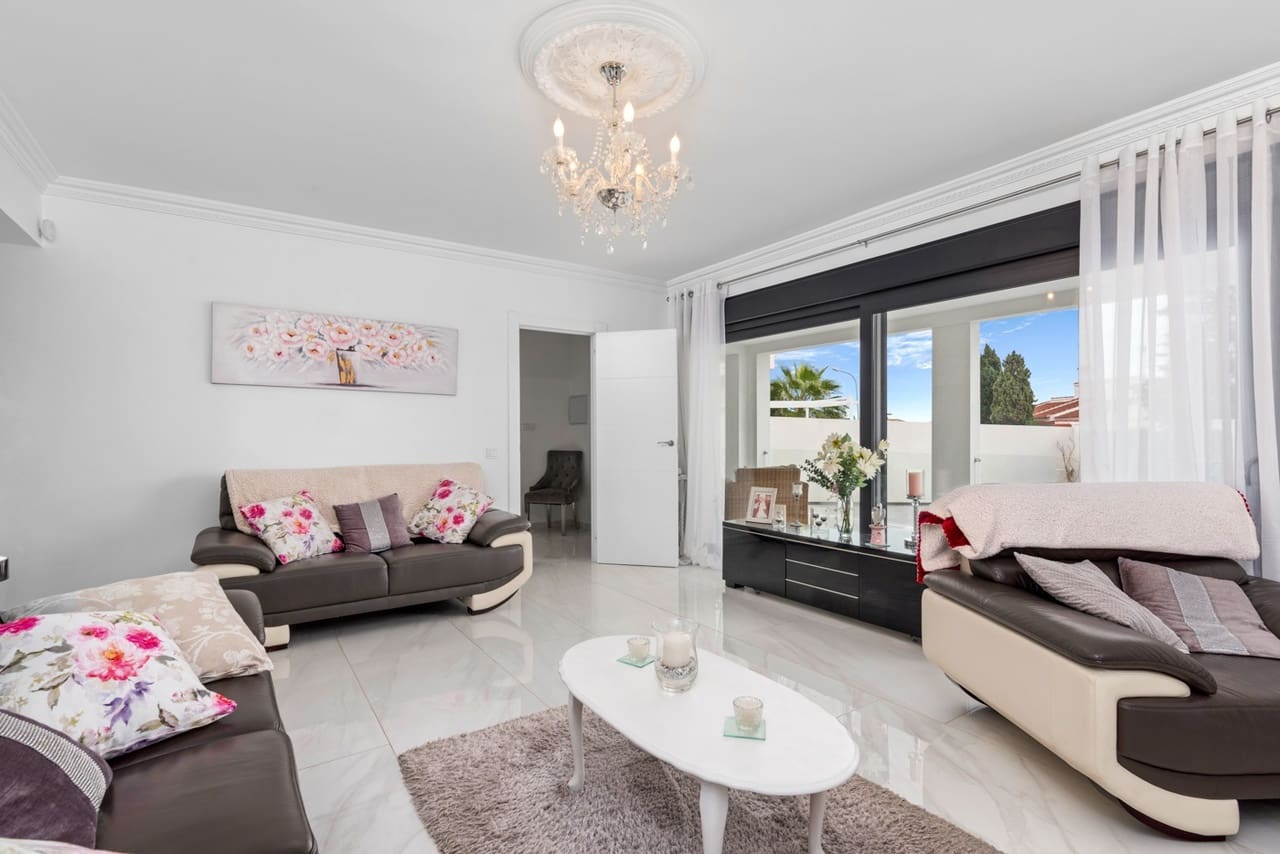 Chalet de 3 habitaciones en Ciudad Quesada en venta con piscina - 675.000 € (Ref: 8763413)