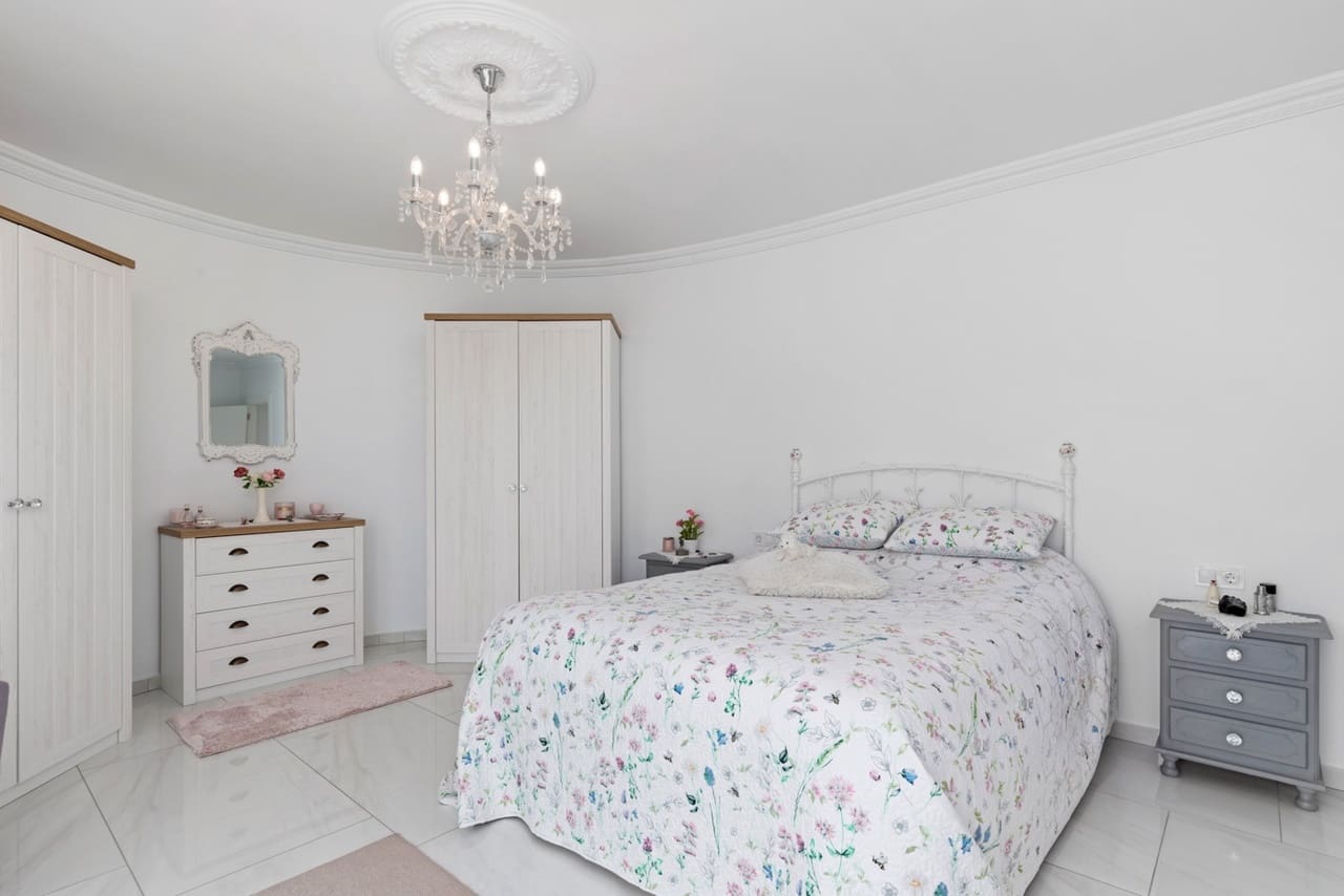 Chalet de 3 habitaciones en Ciudad Quesada en venta con piscina - 675.000 € (Ref: 8763413)