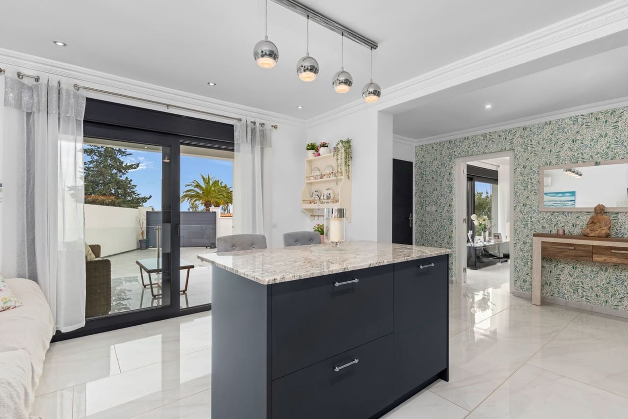 Chalet de 3 habitaciones en Ciudad Quesada en venta con piscina - 675.000 € (Ref: 8763413)