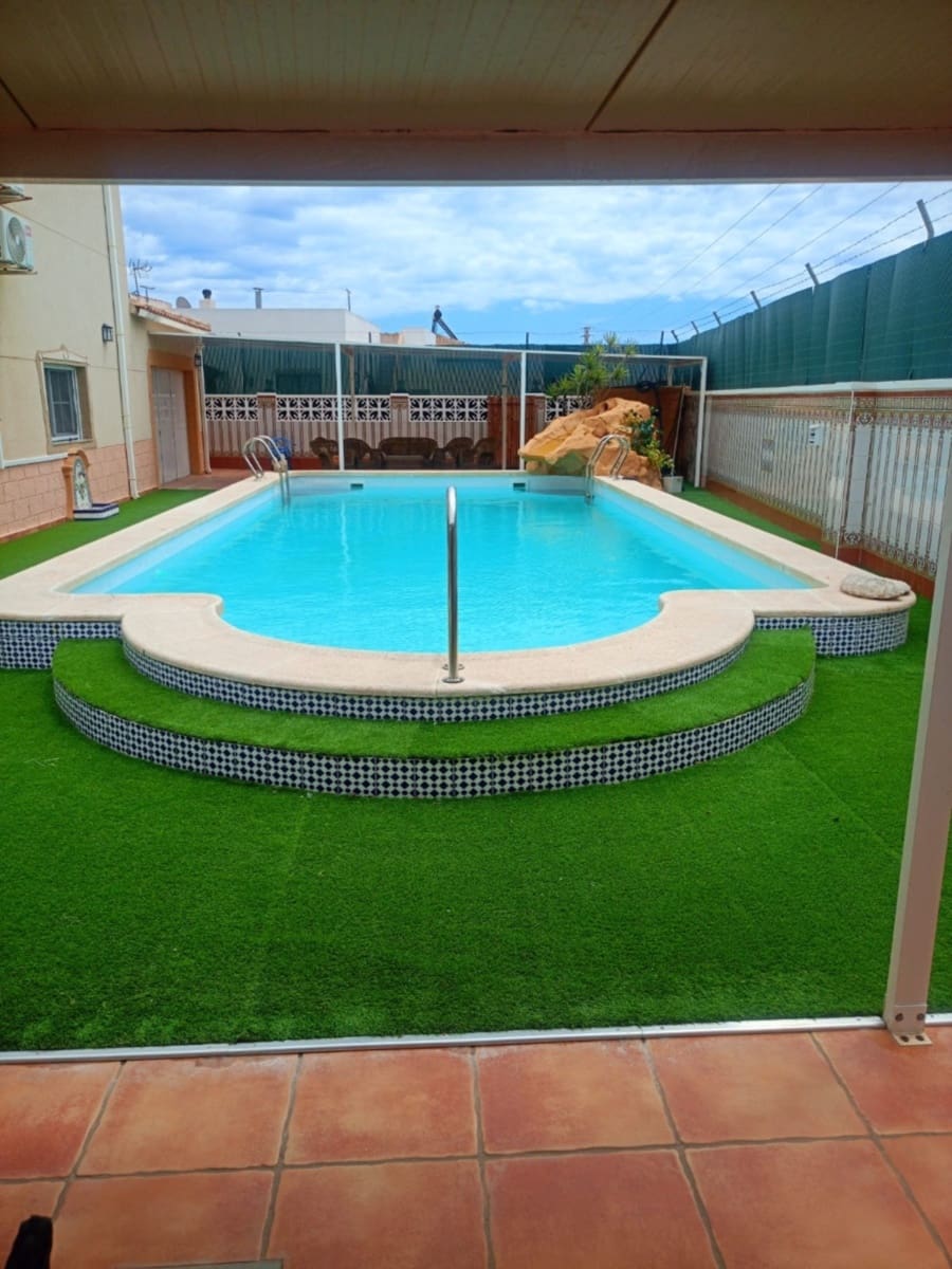 4 camera da letto Villa in vendita in Torrevieja con piscina - 689.000 € (Rif: 8783460)