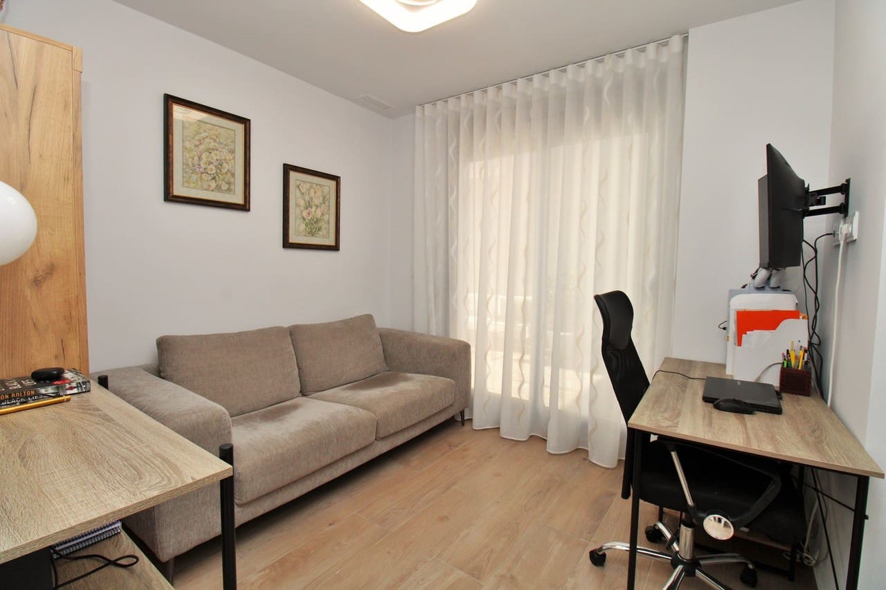 3 bedroom Villa for sale in Villamartin with pool - € 448,000 (Ref: 8809317)