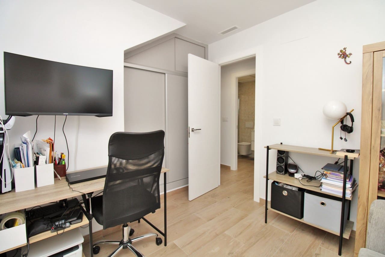 3 bedroom Villa for sale in Villamartin with pool - € 448,000 (Ref: 8809317)