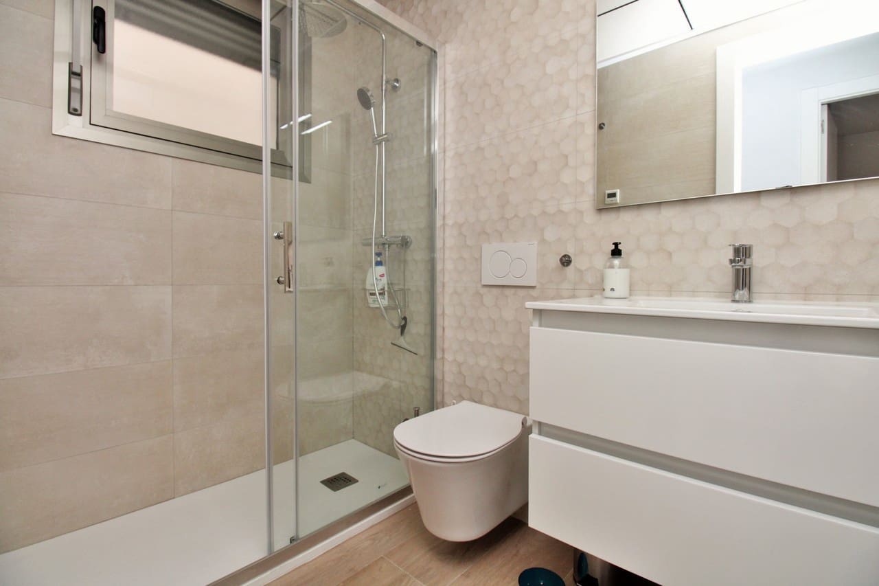 3 bedroom Villa for sale in Villamartin with pool - € 448,000 (Ref: 8809317)