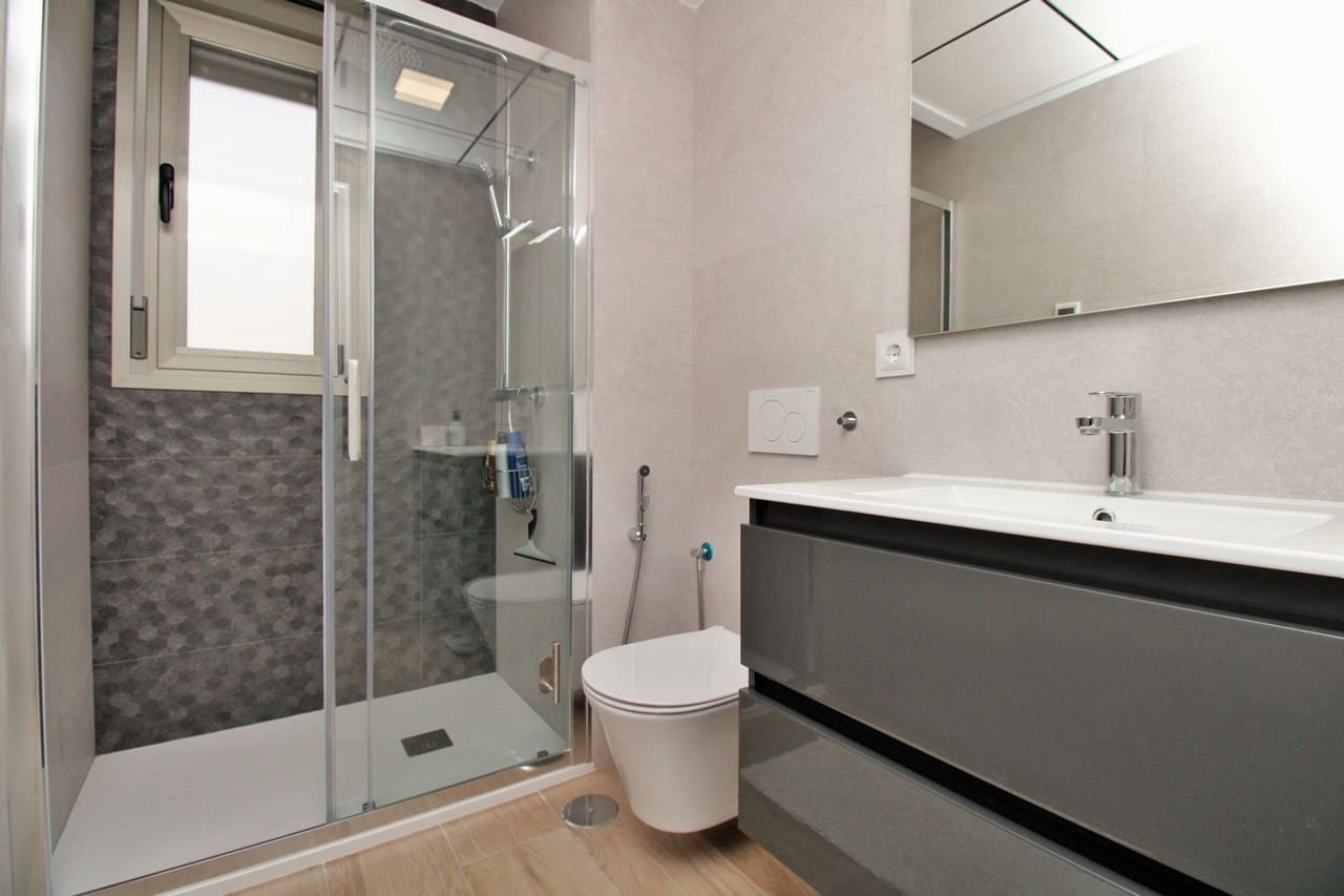 3 bedroom Villa for sale in Villamartin with pool - € 448,000 (Ref: 8809317)