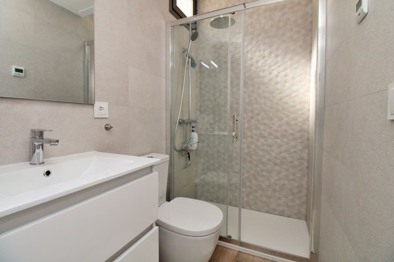 3 bedroom Villa for sale in Villamartin with pool - € 448,000 (Ref: 8809317)