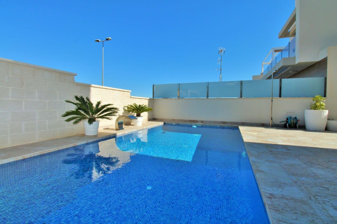 3 bedroom Villa for sale in Villamartin with pool - € 448,000 (Ref: 8809317)