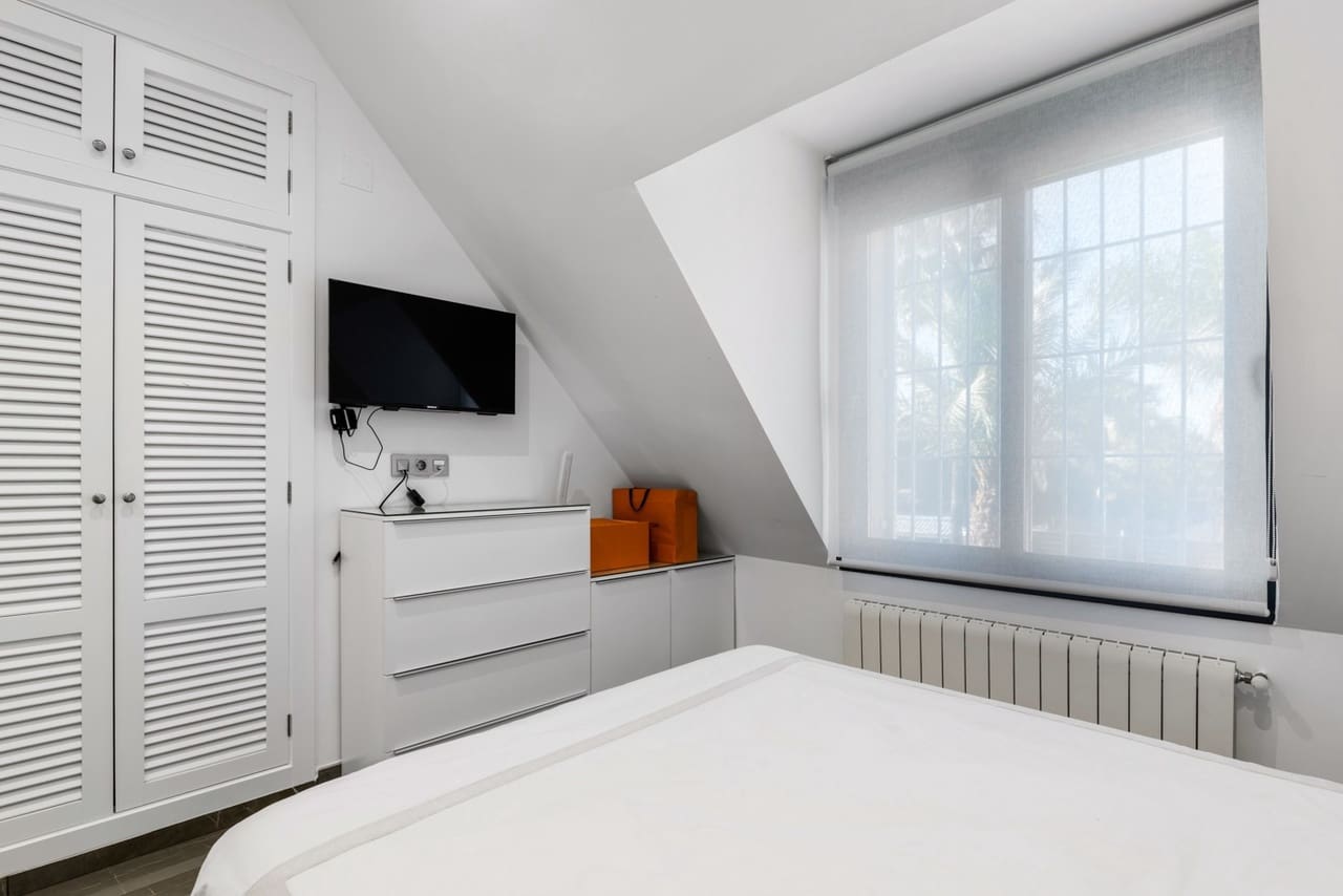 5 slaapkamer Villa te koop in Playa de San Juan met zwembad - € 1.365.000 (Ref: 8824656)