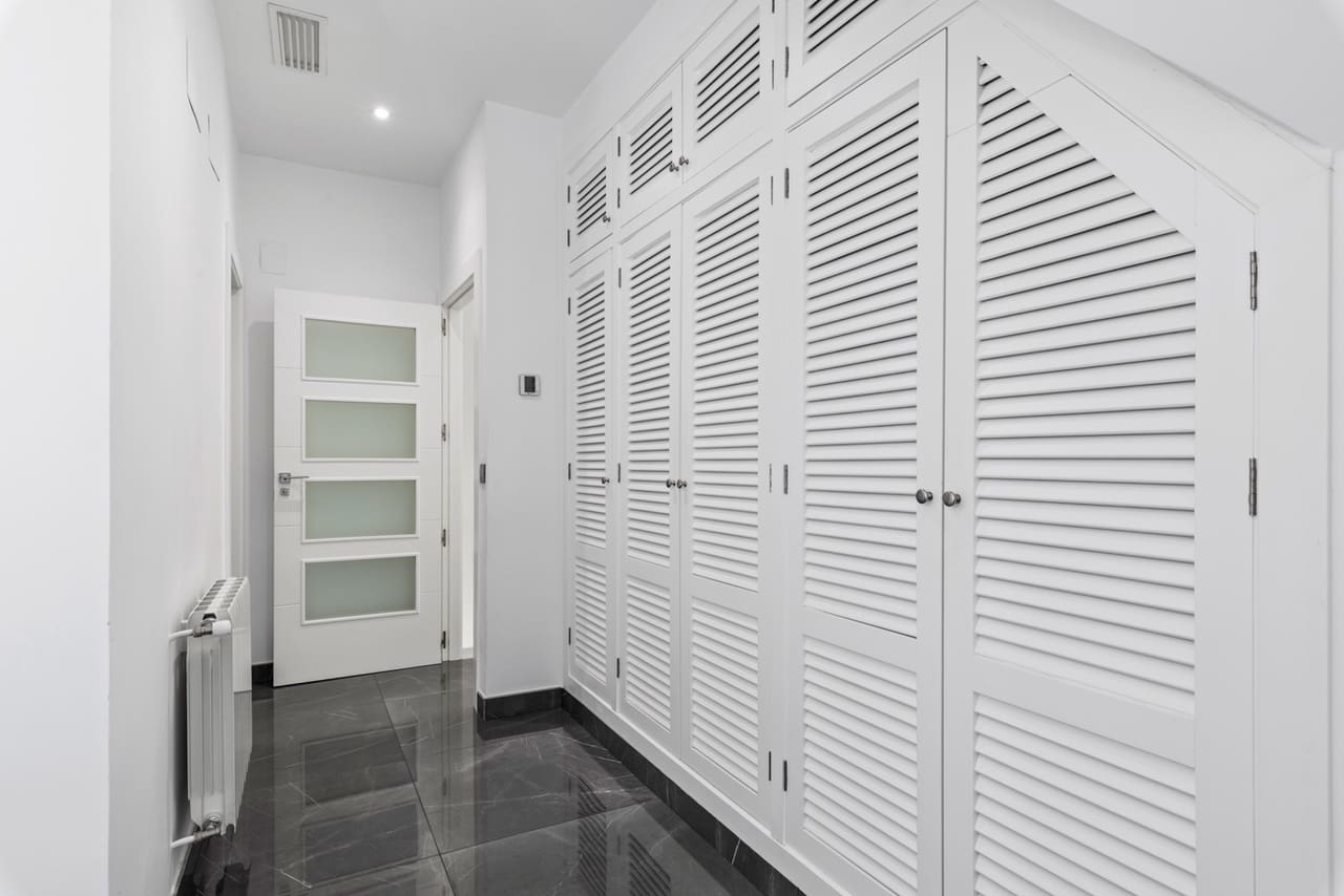 5 slaapkamer Villa te koop in Playa de San Juan met zwembad - € 1.365.000 (Ref: 8824656)