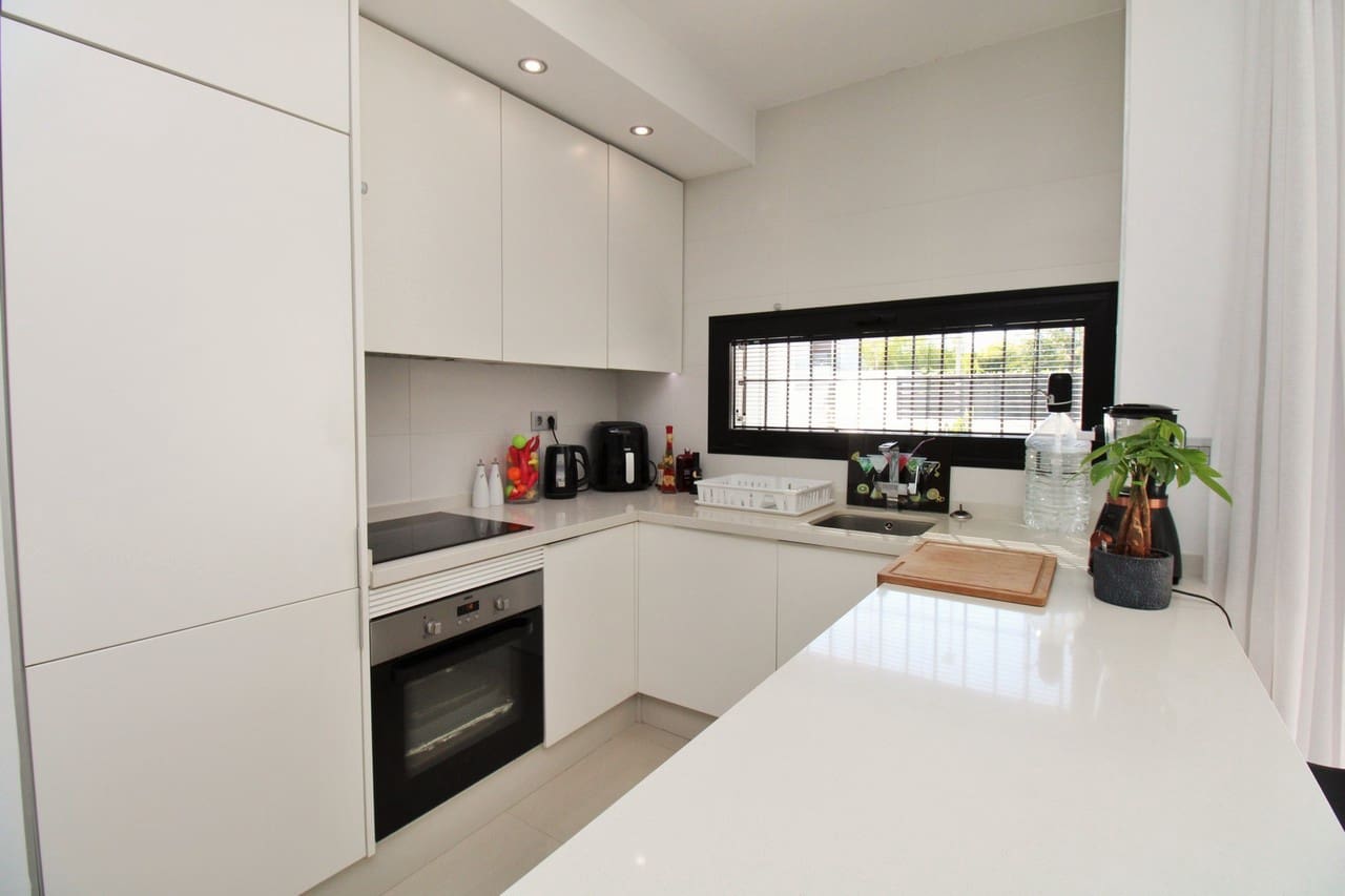 3 bedroom Villa for sale in Villamartin with pool - € 405,000 (Ref: 8838324)