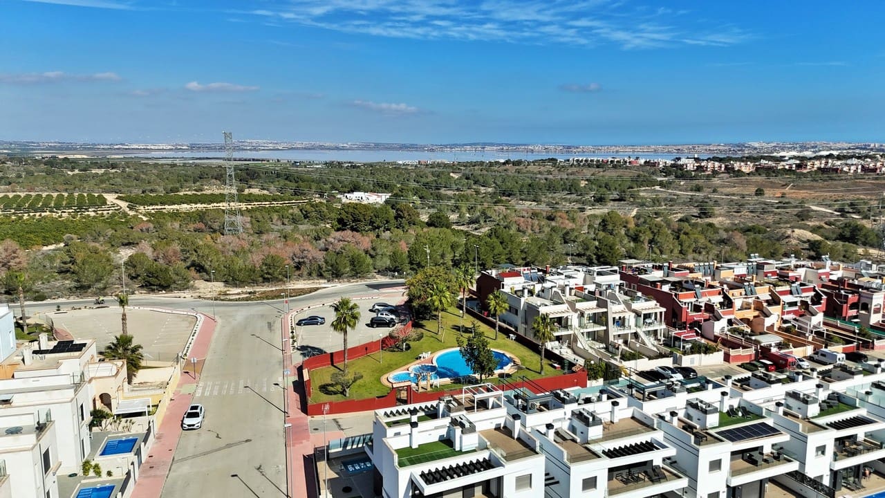 3 bedroom Villa for sale in Villamartin with pool - € 405,000 (Ref: 8838324)