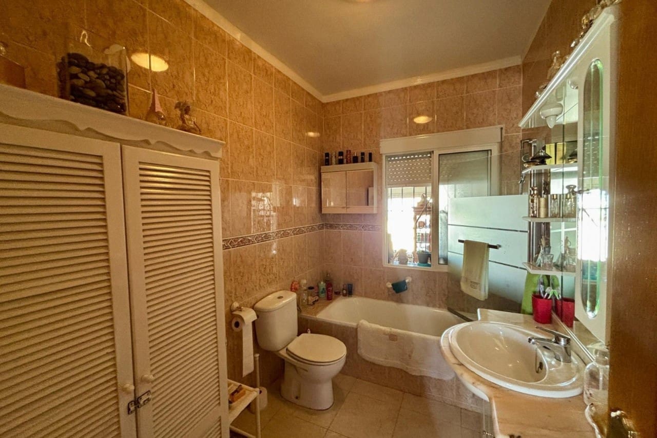 4 slaapkamer Villa te koop in Ciudad Quesada met zwembad garage - € 420.000 (Ref: 8875512)