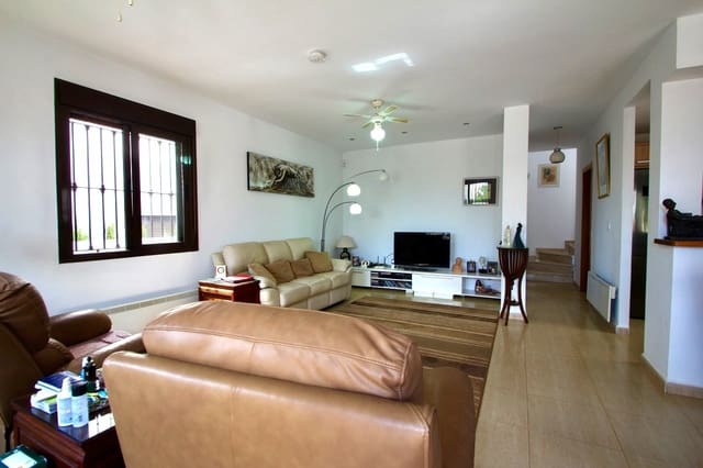 2 bedroom Villa for sale in Villamartin, Orihuela with pool garage - € 279,000 (Ref: 8896149)