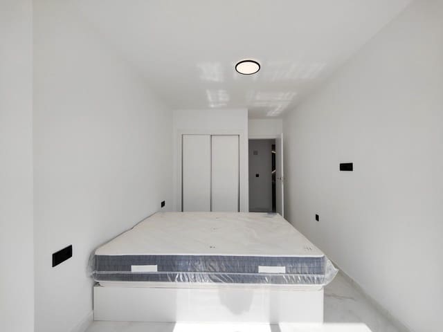 2 slaapkamer Appartement te koop in Punta Prima, Orihuela met zwembad - € 214.500 (Ref: 8917764)