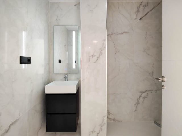 2 slaapkamer Appartement te koop in Punta Prima, Orihuela met zwembad - € 214.500 (Ref: 8917764)