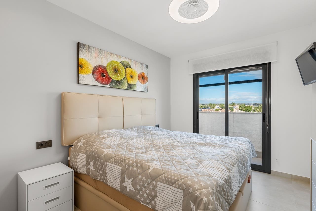 2 slaapkamer Penthouse te koop in Guardamar del Segura met zwembad - € 295.000 (Ref: 8923619)