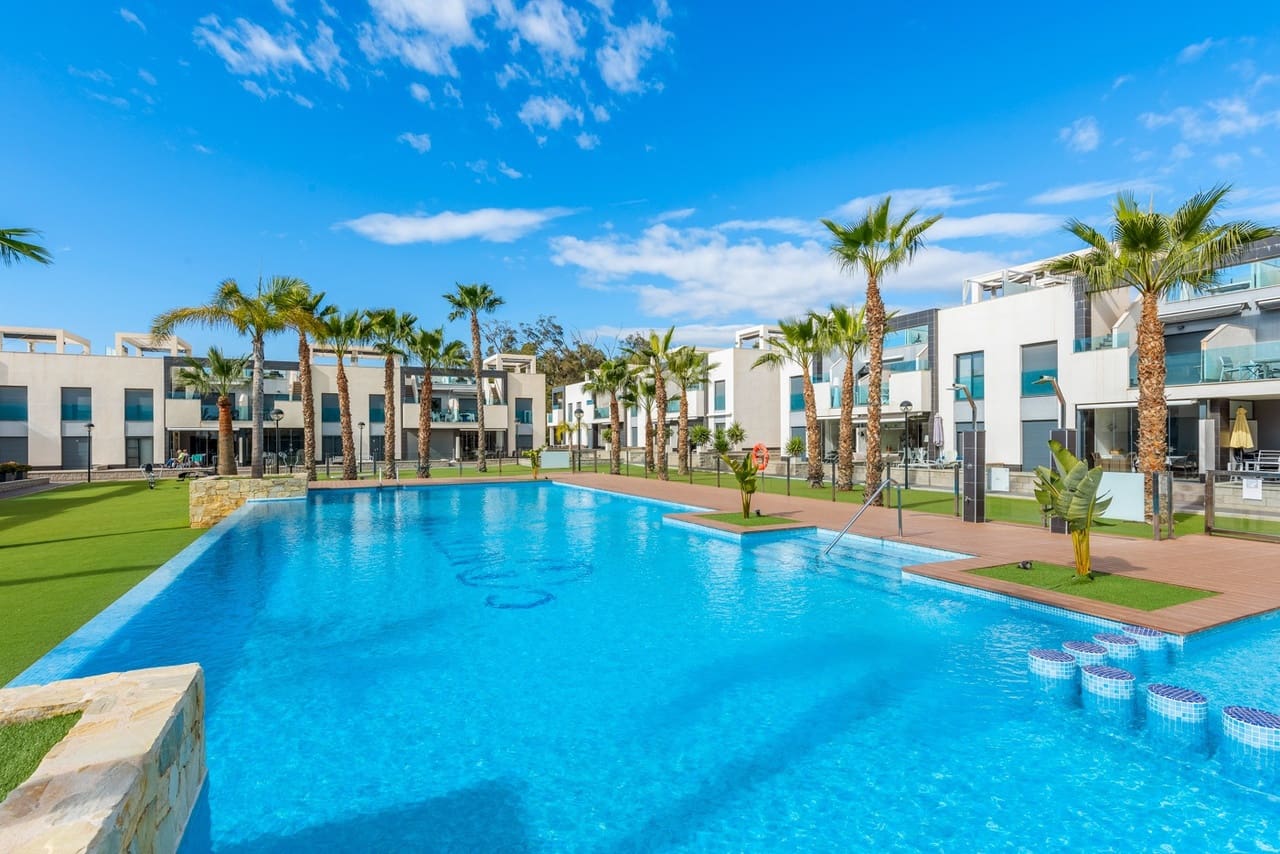 2 slaapkamer Penthouse te koop in Guardamar del Segura met zwembad - € 295.000 (Ref: 8923619)