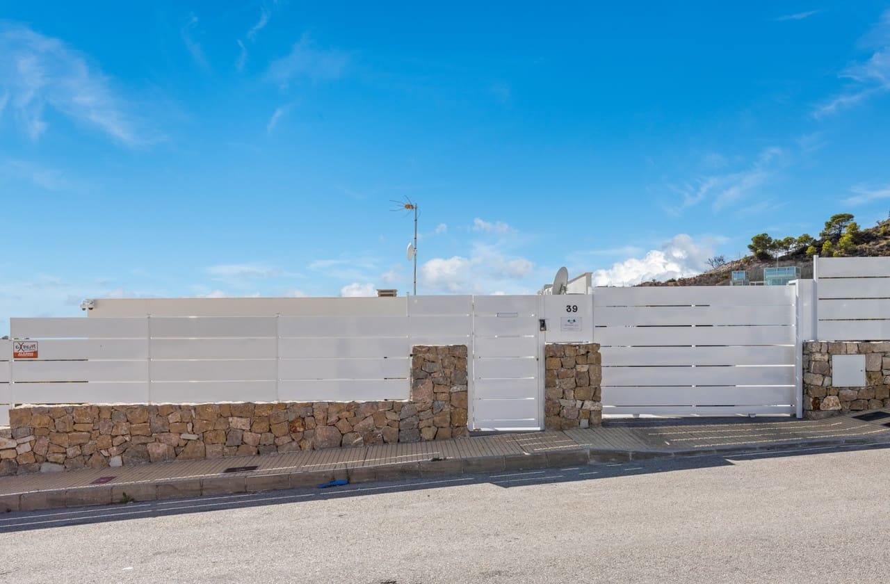 3 bedroom Villa for sale in Finestrat - € 695,000 (Ref: 8923623)