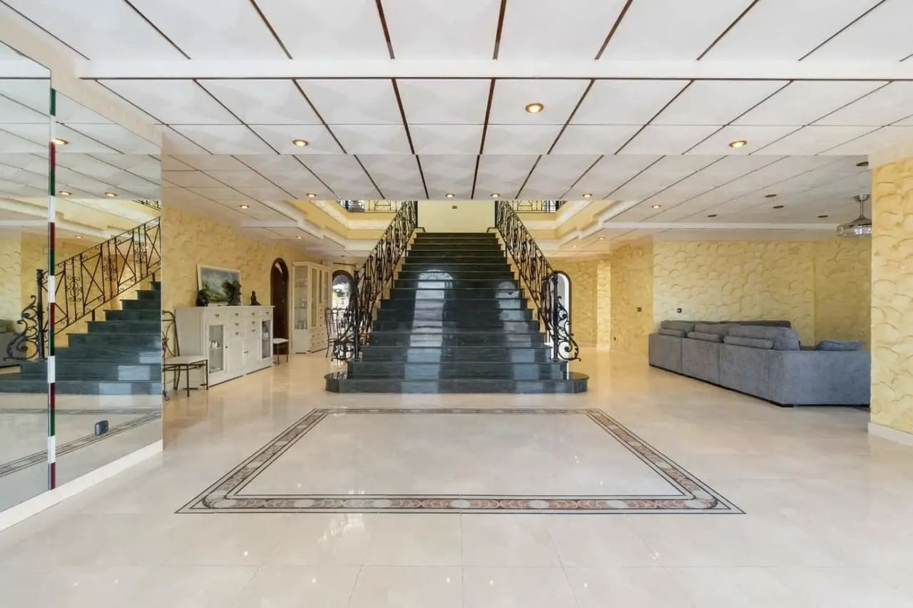 4 bedroom Villa for sale in Orihuela Costa with pool - € 1,300,000 (Ref: 8923629)