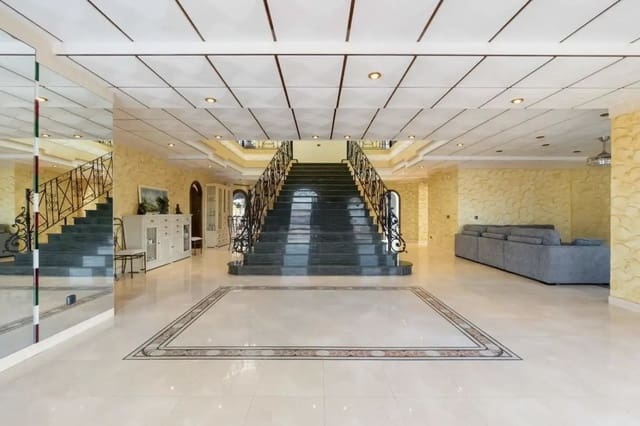 4 bedroom Villa for sale in Dehesa de Campoamor, Orihuela with pool - € 1,300,000 (Ref: 8923629)