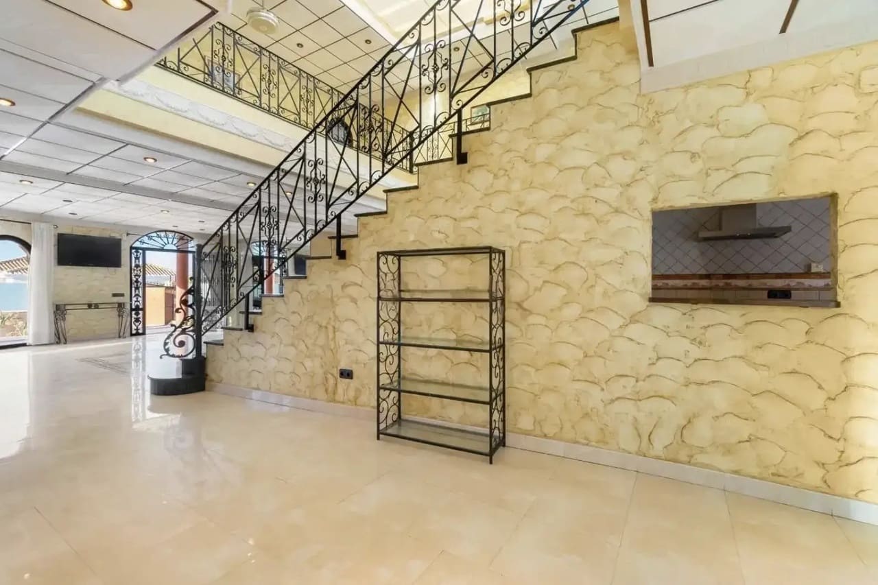 4 bedroom Villa for sale in Orihuela Costa with pool - € 1,300,000 (Ref: 8923629)