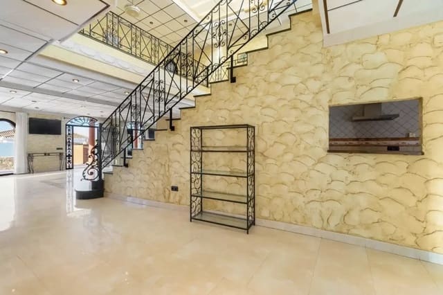 4 bedroom Villa for sale in Dehesa de Campoamor, Orihuela with pool - € 1,300,000 (Ref: 8923629)