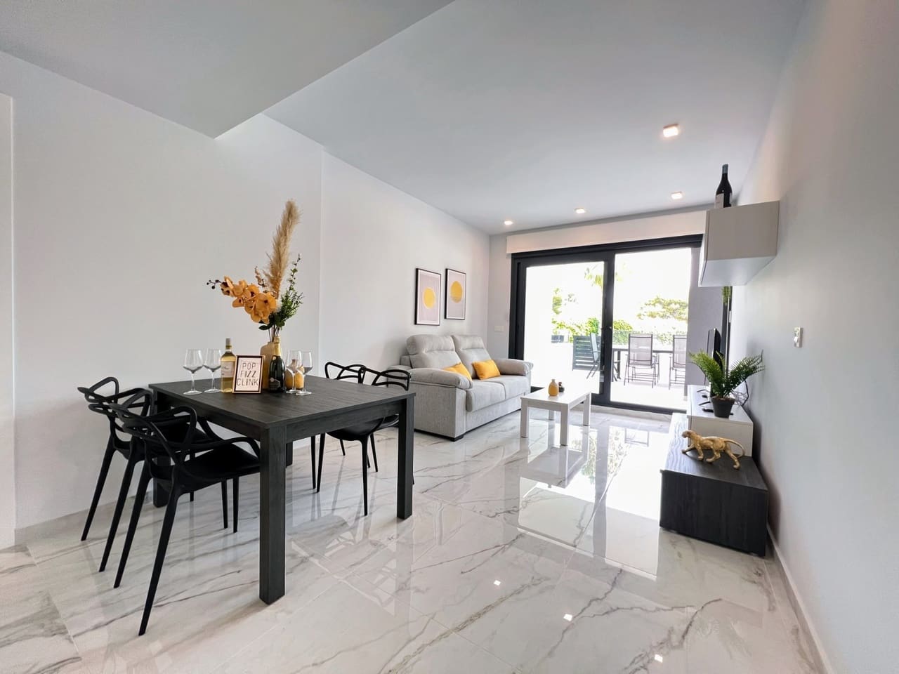 2 slaapkamer Appartement te koop in Orihuela Costa met zwembad - € 269.000 (Ref: 8923633)