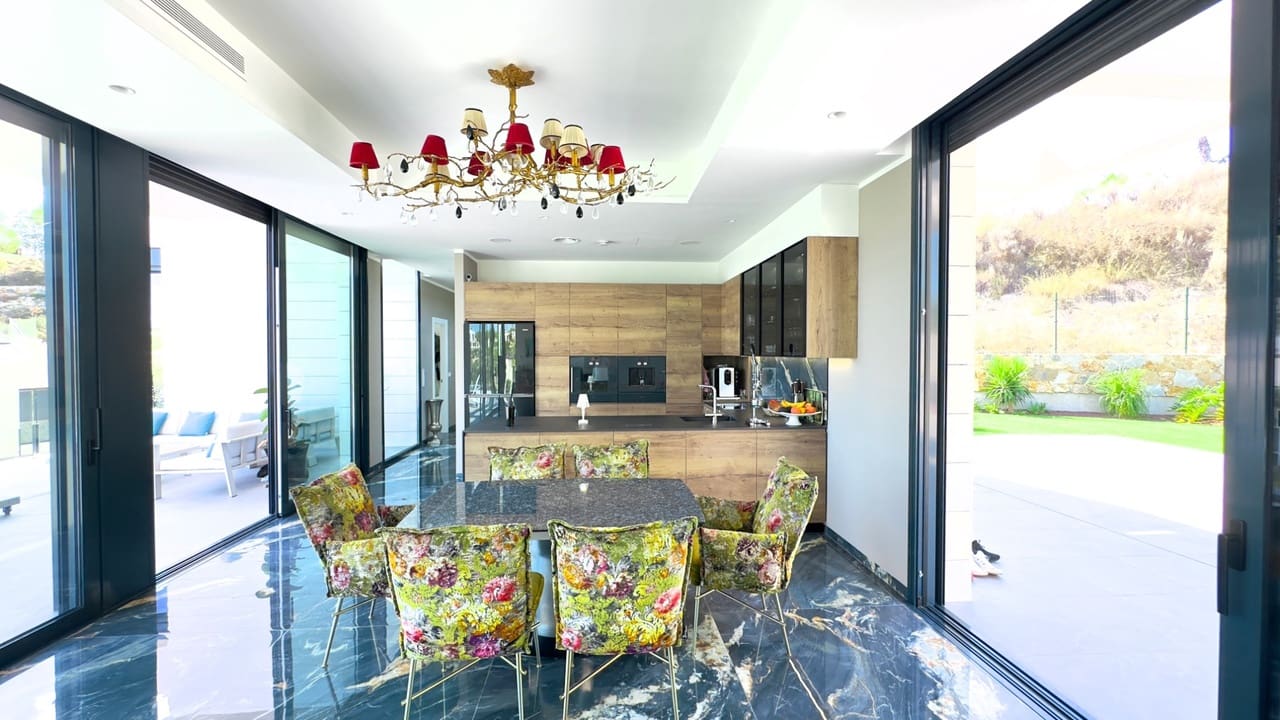 6 slaapkamer Villa te koop in Las Colinas Golf met zwembad - € 2.350.000 (Ref: 8923634)