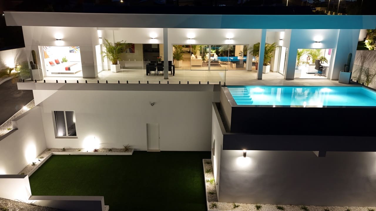 5 bedroom Villa for sale in La Marina with pool - € 1,590,000 (Ref: 8923641)