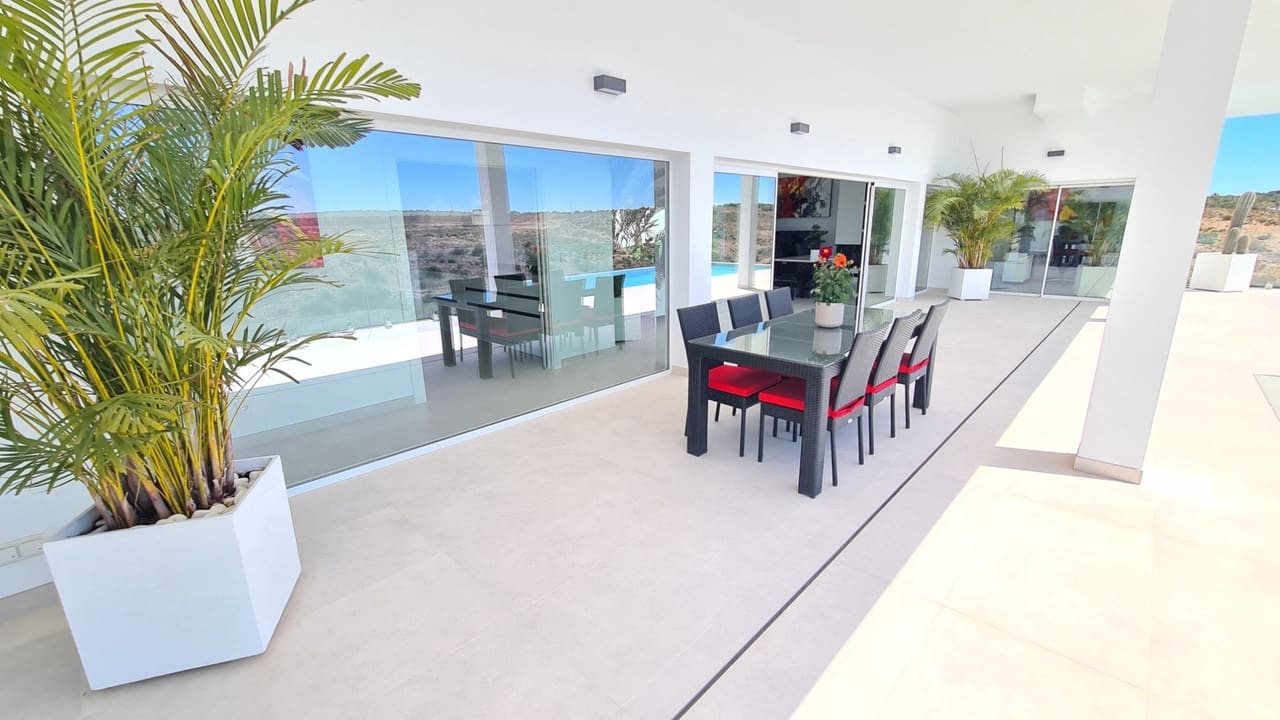 5 bedroom Villa for sale in La Marina with pool - € 1,590,000 (Ref: 8923641)