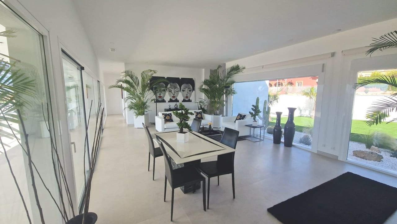 5 bedroom Villa for sale in La Marina with pool - € 1,590,000 (Ref: 8923641)