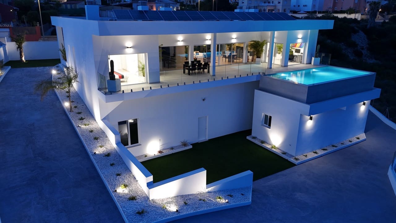 5 bedroom Villa for sale in La Marina with pool - € 1,590,000 (Ref: 8923641)