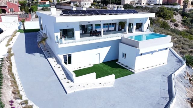5 bedroom Villa for sale in La Marina, Elche / Elx with pool - € 1,590,000 (Ref: 8923641)