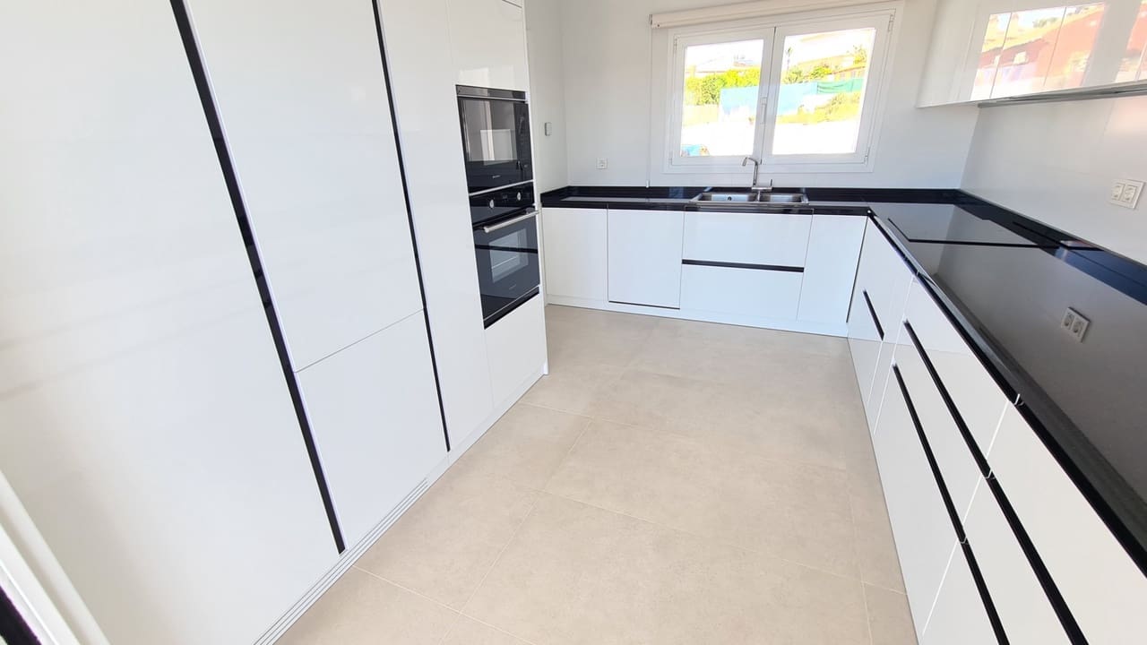 5 bedroom Villa for sale in La Marina with pool - € 1,590,000 (Ref: 8923641)