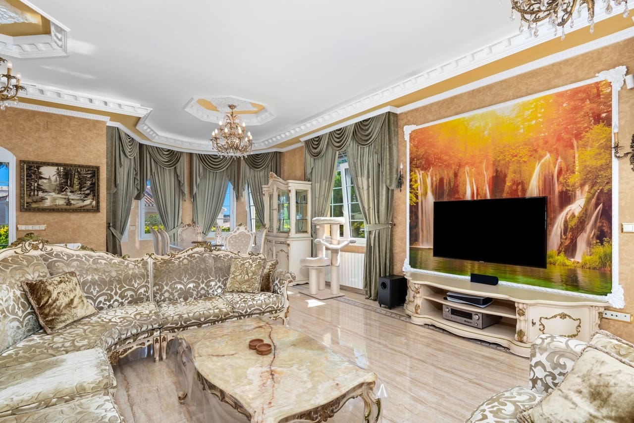 6 bedroom Villa for sale in Orihuela Costa with pool - € 2,095,000 (Ref: 8923643)