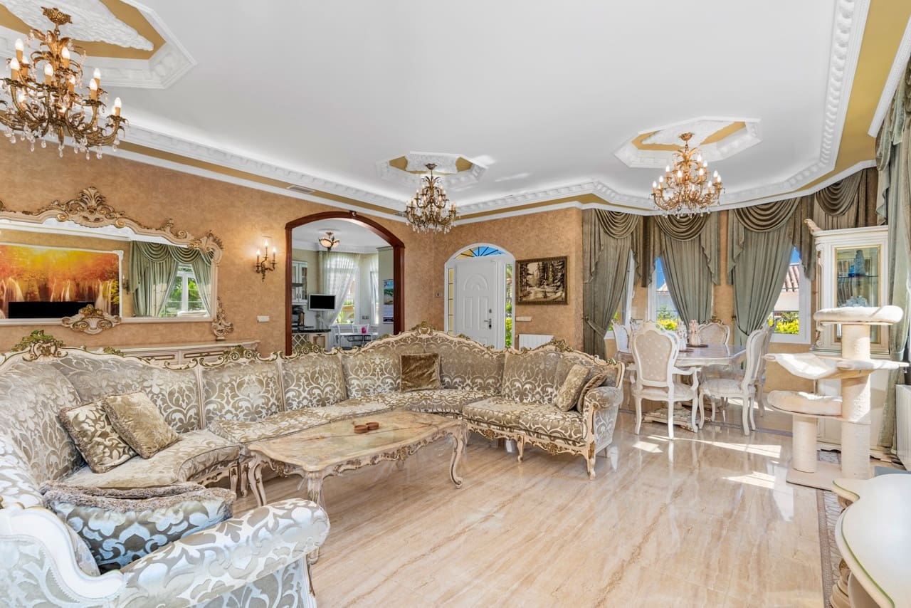 6 bedroom Villa for sale in Orihuela Costa with pool - € 2,095,000 (Ref: 8923643)