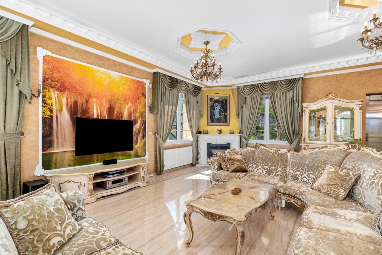 6 bedroom Villa for sale in Orihuela Costa with pool - € 2,095,000 (Ref: 8923643)