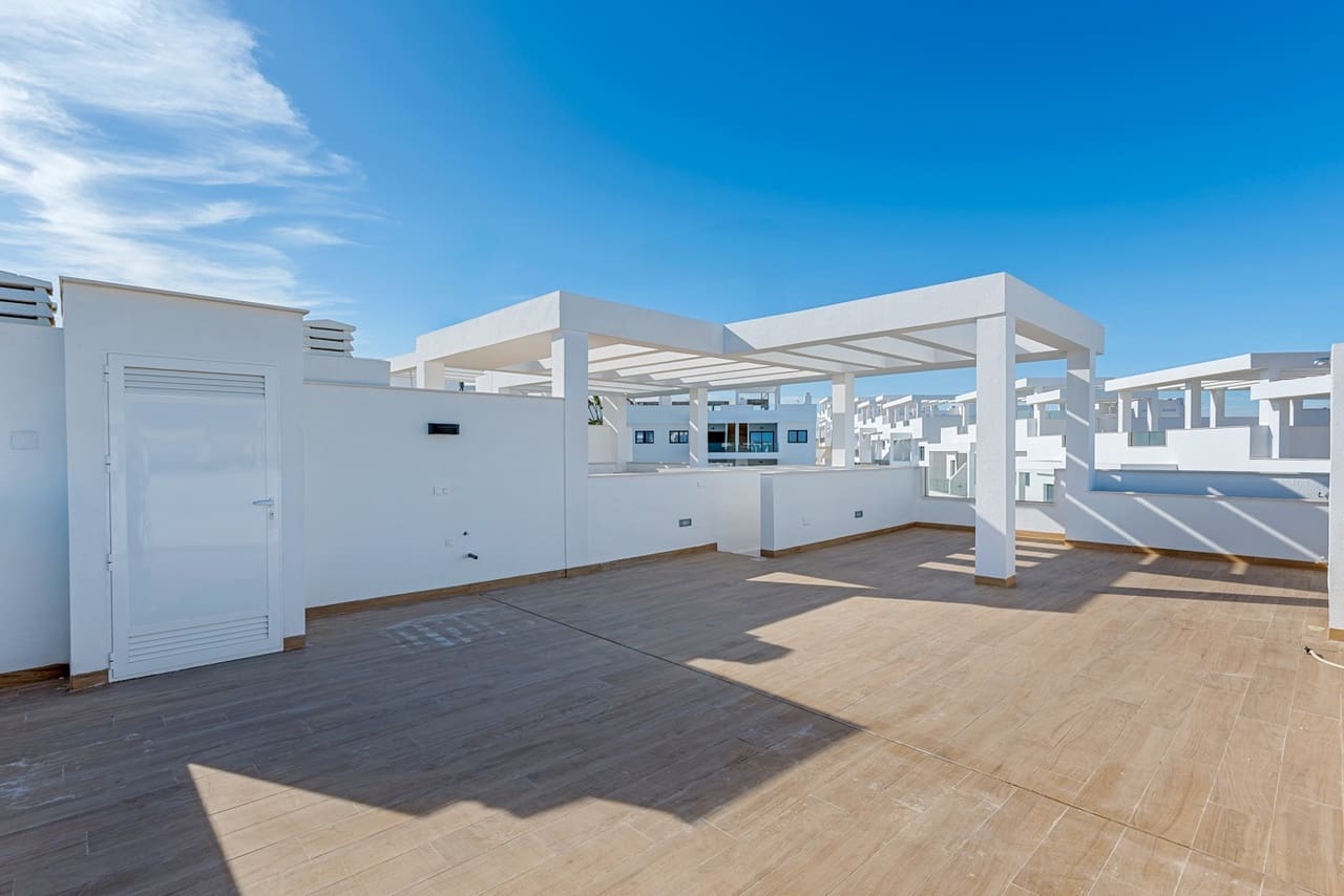 2 sovrum Takvåning till salu i Torrevieja med pool - 369 000 € (Ref: 8923654)