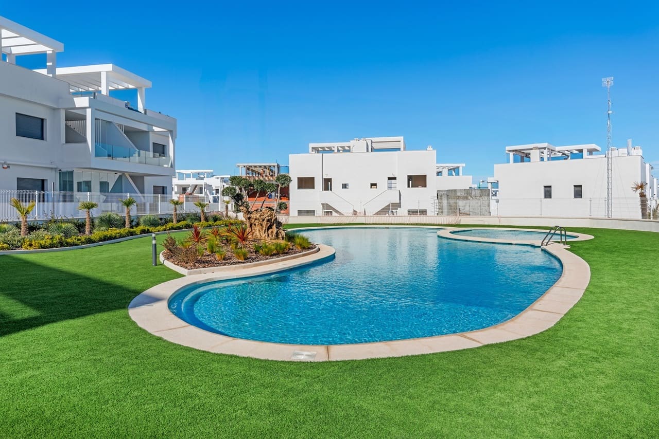 2 sovrum Takvåning till salu i Torrevieja med pool - 369 000 € (Ref: 8923654)
