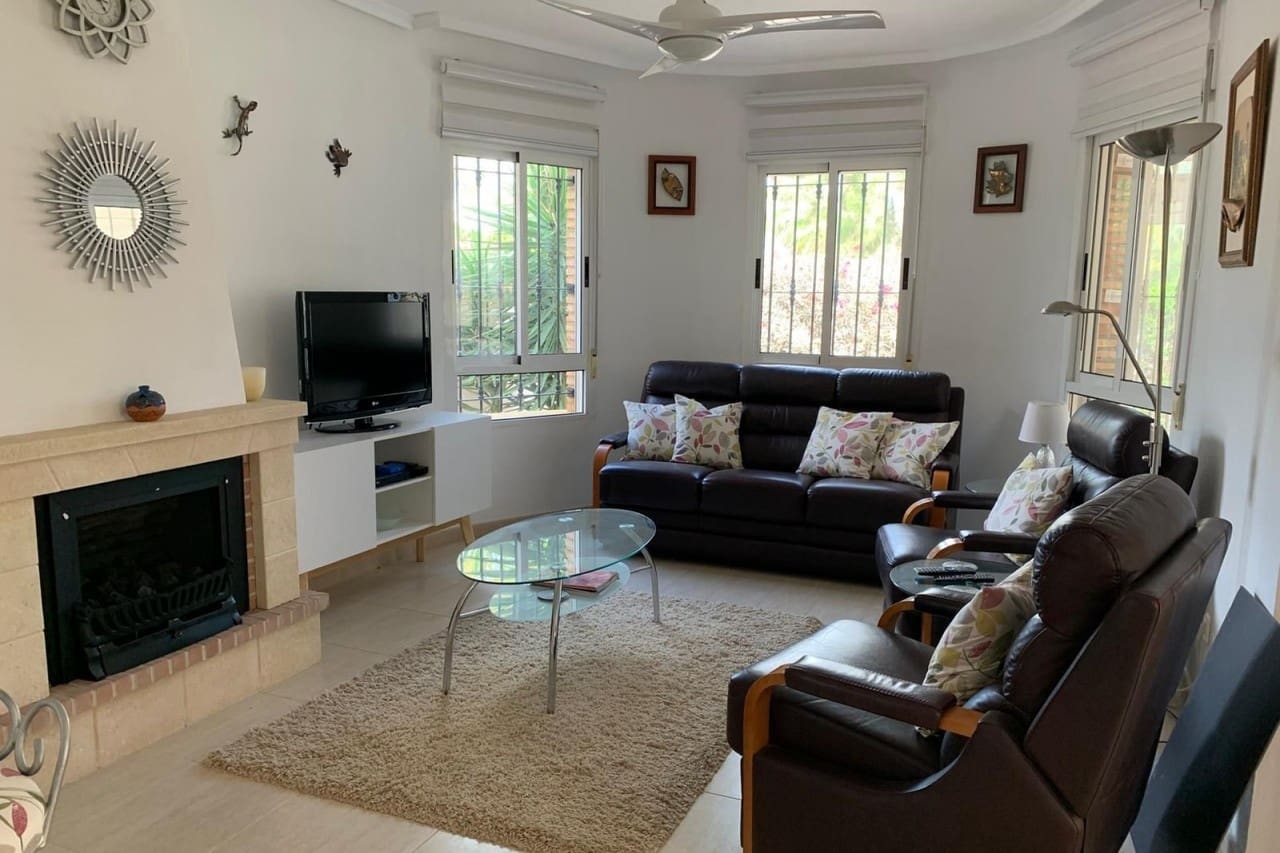 3 slaapkamer Villa te koop in Guardamar del Segura met zwembad - € 269.000 (Ref: 8938560)