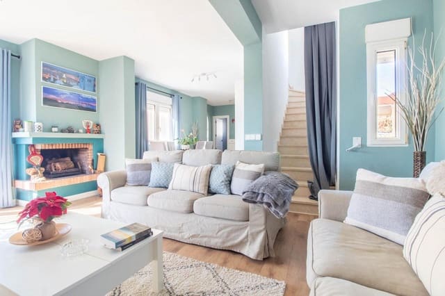 Chalet de 3 habitaciones en San Miguel de Salinas en venta con piscina - 425.000 € (Ref: 8939541)