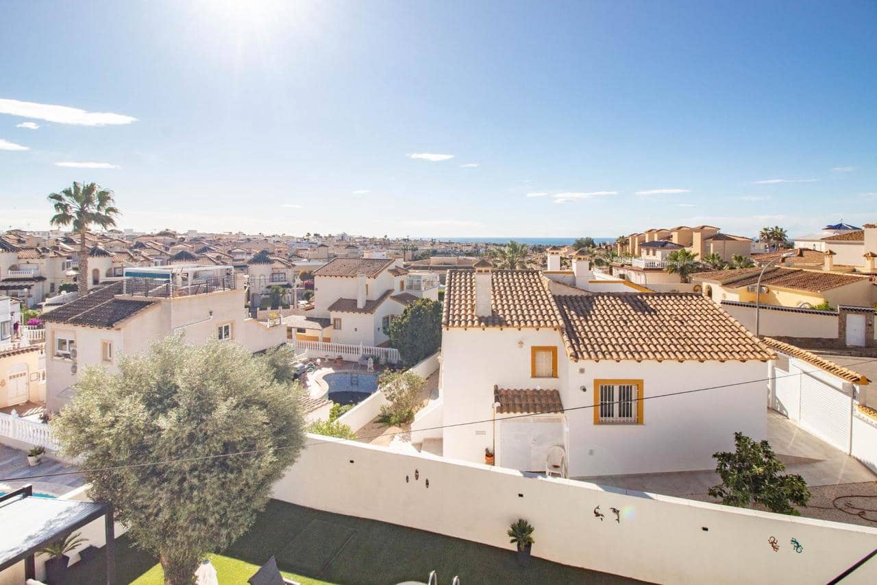 Chalet de 3 habitaciones en San Miguel de Salinas en venta con piscina - 425.000 € (Ref: 8939541)