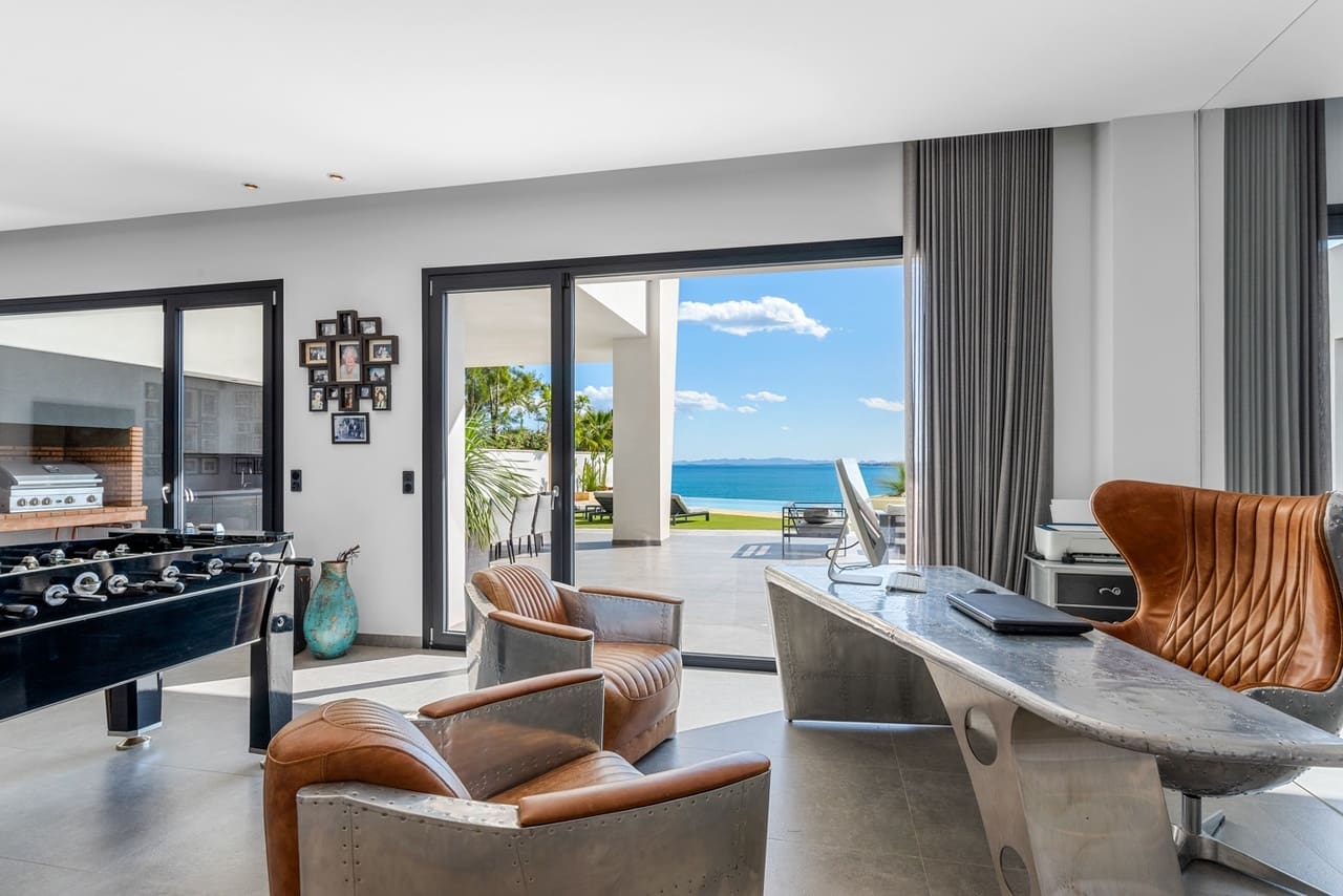 6 bedroom Villa for sale in Orihuela Costa with pool - € 4,750,000 (Ref: 8950141)