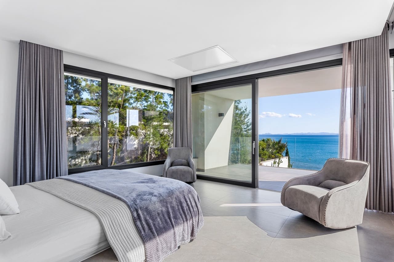 6 bedroom Villa for sale in Orihuela Costa with pool - € 4,750,000 (Ref: 8950141)