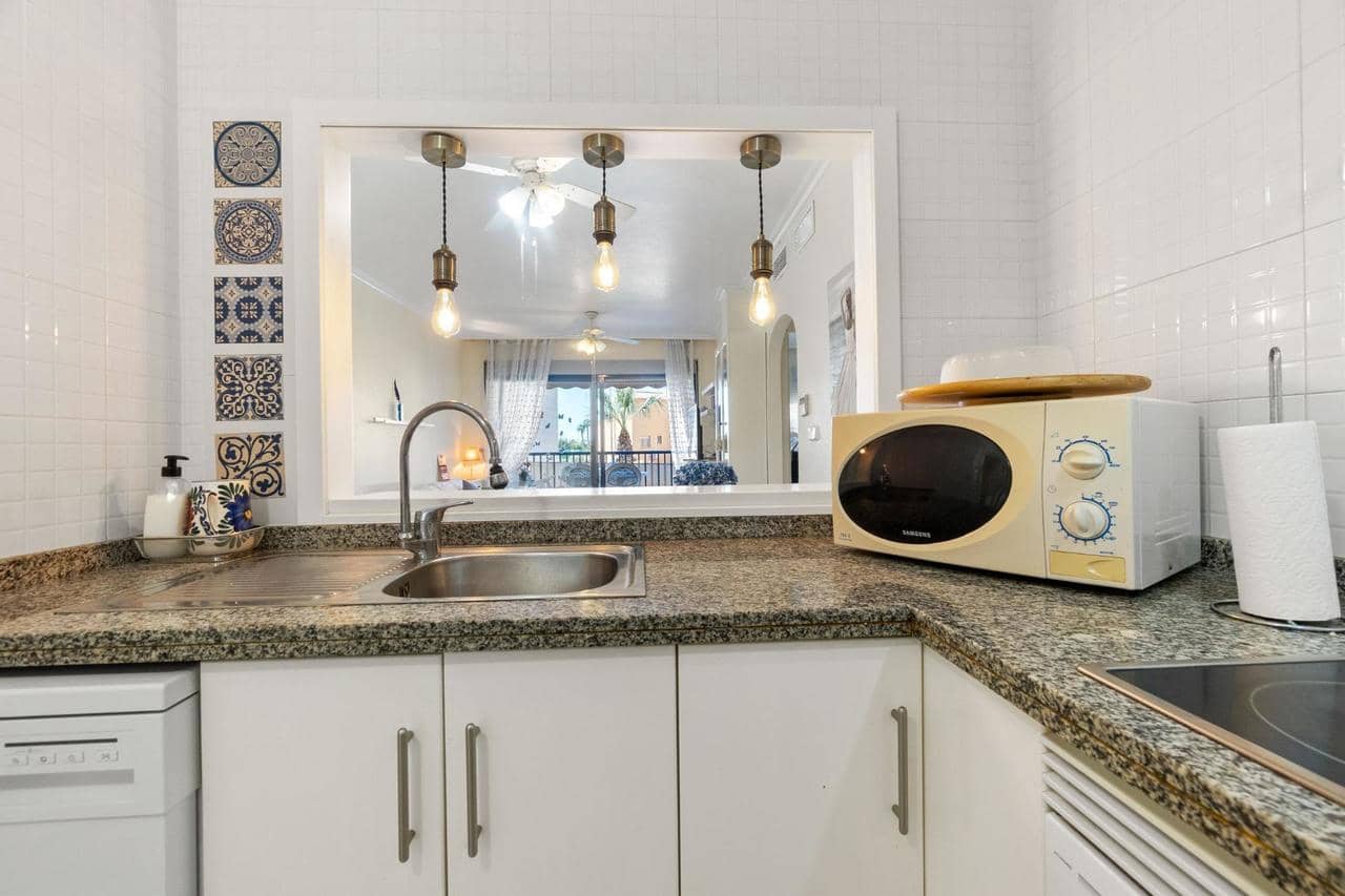 2 soverom Leilighet til salgs i Cabo Roig med svømmebasseng garasje - € 275 000 (Ref: 8951762)