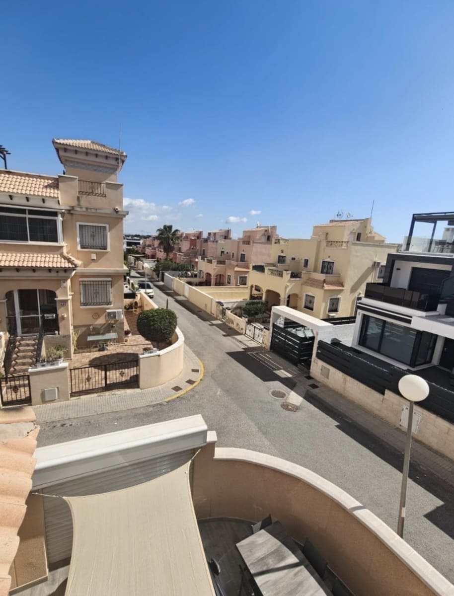 3 sypialnia Dom na sprzedaż w Villamartin z basenem garażem - 279 900 € (Ref: 8964247)