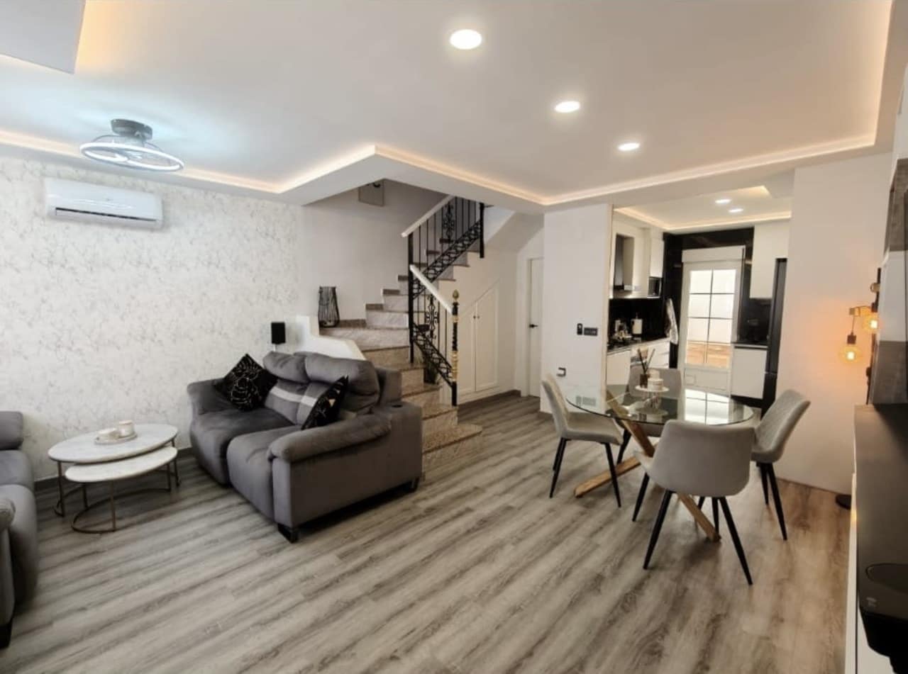 3 sypialnia Dom na sprzedaż w Villamartin z basenem garażem - 279 900 € (Ref: 8964247)