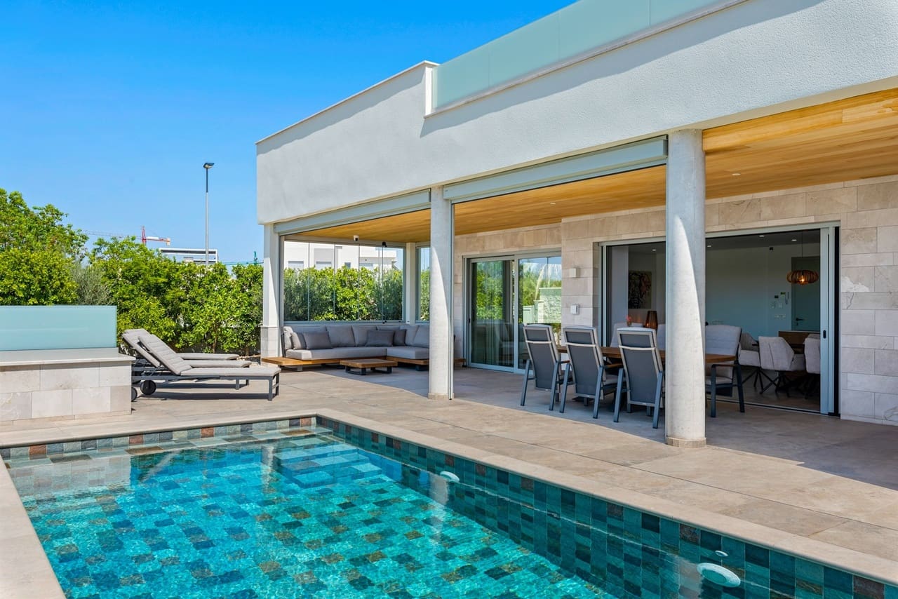 4 slaapkamer Villa te koop in Benijofar met zwembad garage - € 1.495.000 (Ref: 8975873)