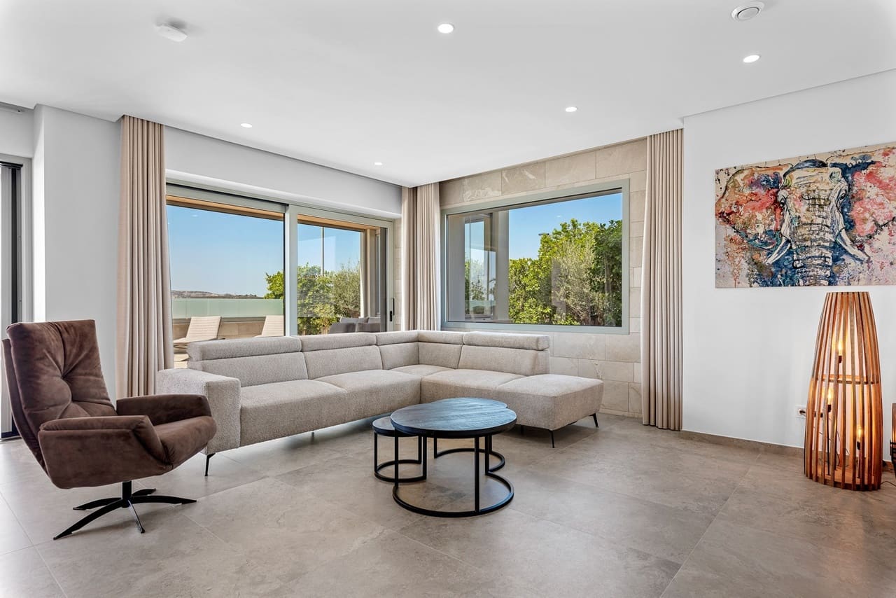 4 slaapkamer Villa te koop in Benijofar met zwembad garage - € 1.495.000 (Ref: 8975873)